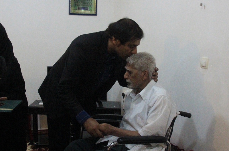 دیدار مسئولین با خانواده شهدا و جانباز عباس فینی