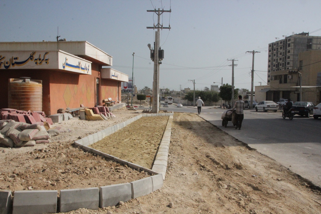 شهردار قشم ؛ رفع گره هاي ترافيکي ، کمک به ايمني عابران پياده است