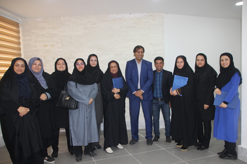 تجلیل از بانوان توسط شهردار قشم بمناسبت روز زن