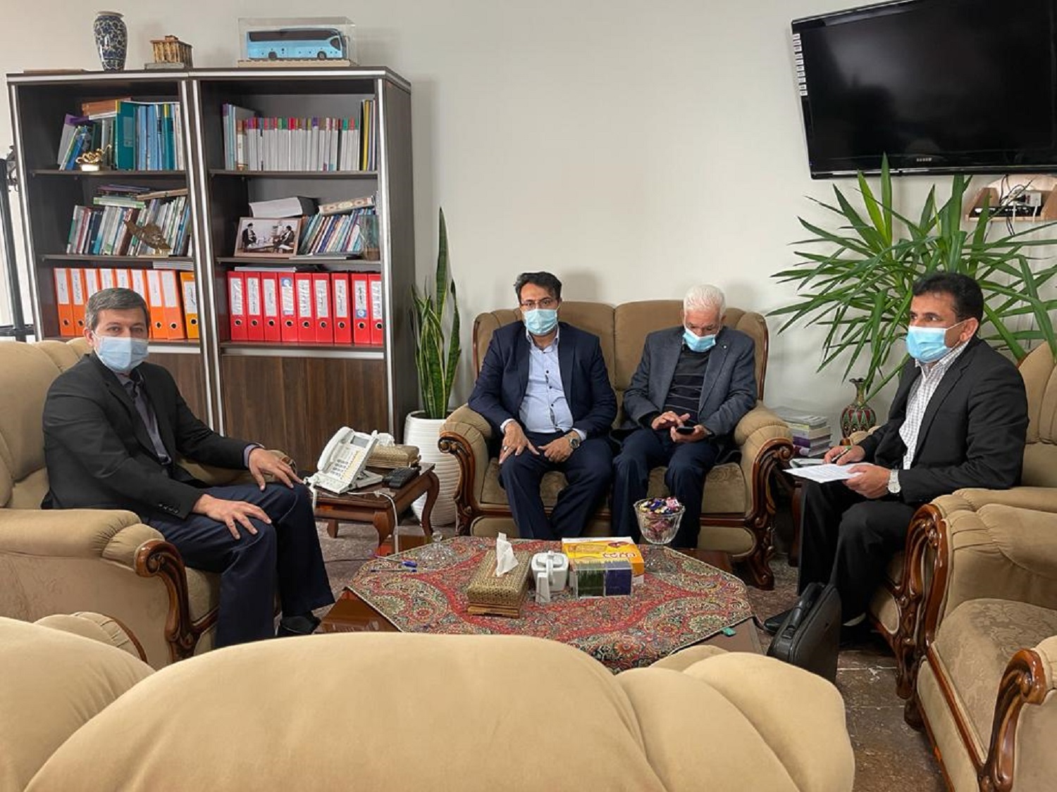 دیدار دکتر نصری فرماندار شهرستان، بازماندگان رئیس شورای اسلامی شهر و دکتر میردادی شهردار قشم با دکتر جمالی نژاد معاون عمرانی وزیر کشور
