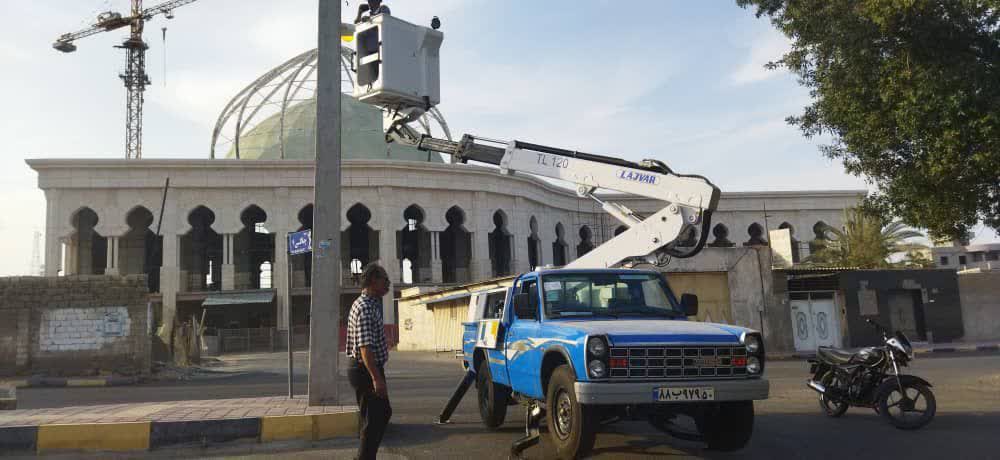 تعمیر روشنایی محلات بافت قدیم قشم توسط واحد خدمات شهری شهرداری قشم آغاز شد