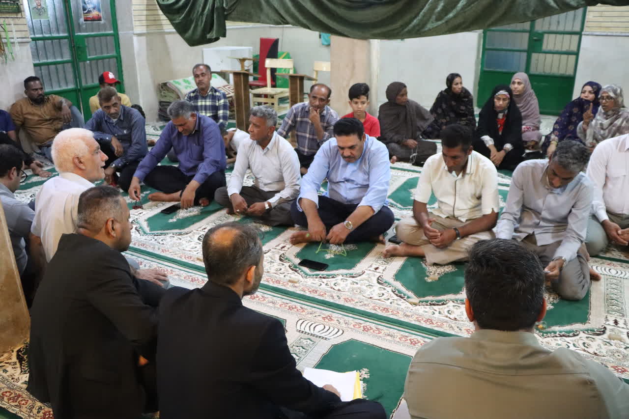 دیدار شورای اسلامی و مسوولان شهرداری قشم با اهالی محله امام حسن(ع)