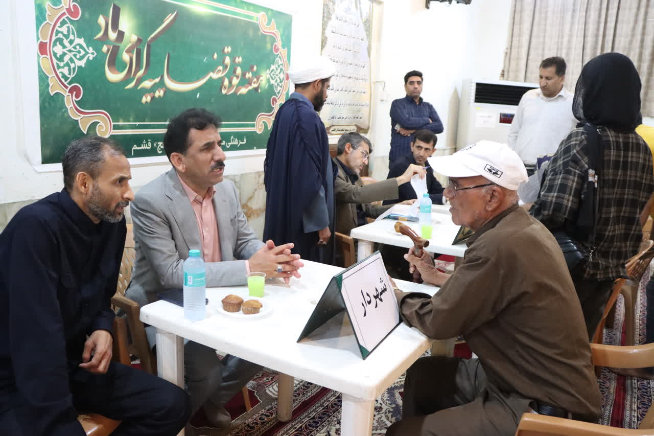 حضور شهردار قشم در میز خدمت محله صاحب الزمان(عج)