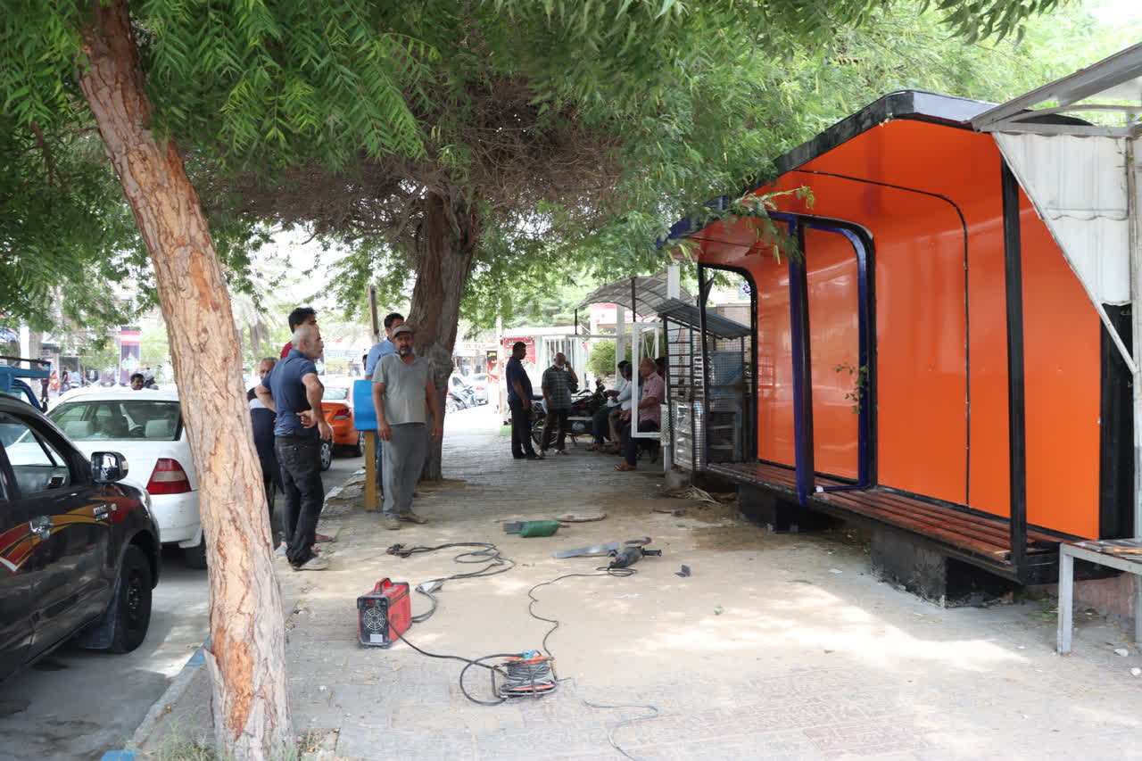 ۳ ایستگاه تاکسی در بافت قدیم قشم نصب شد