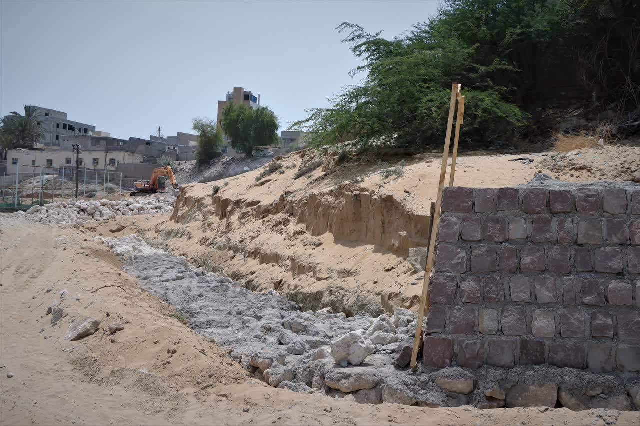 احداث دیوار حائل آرامستان محله زیرانگی