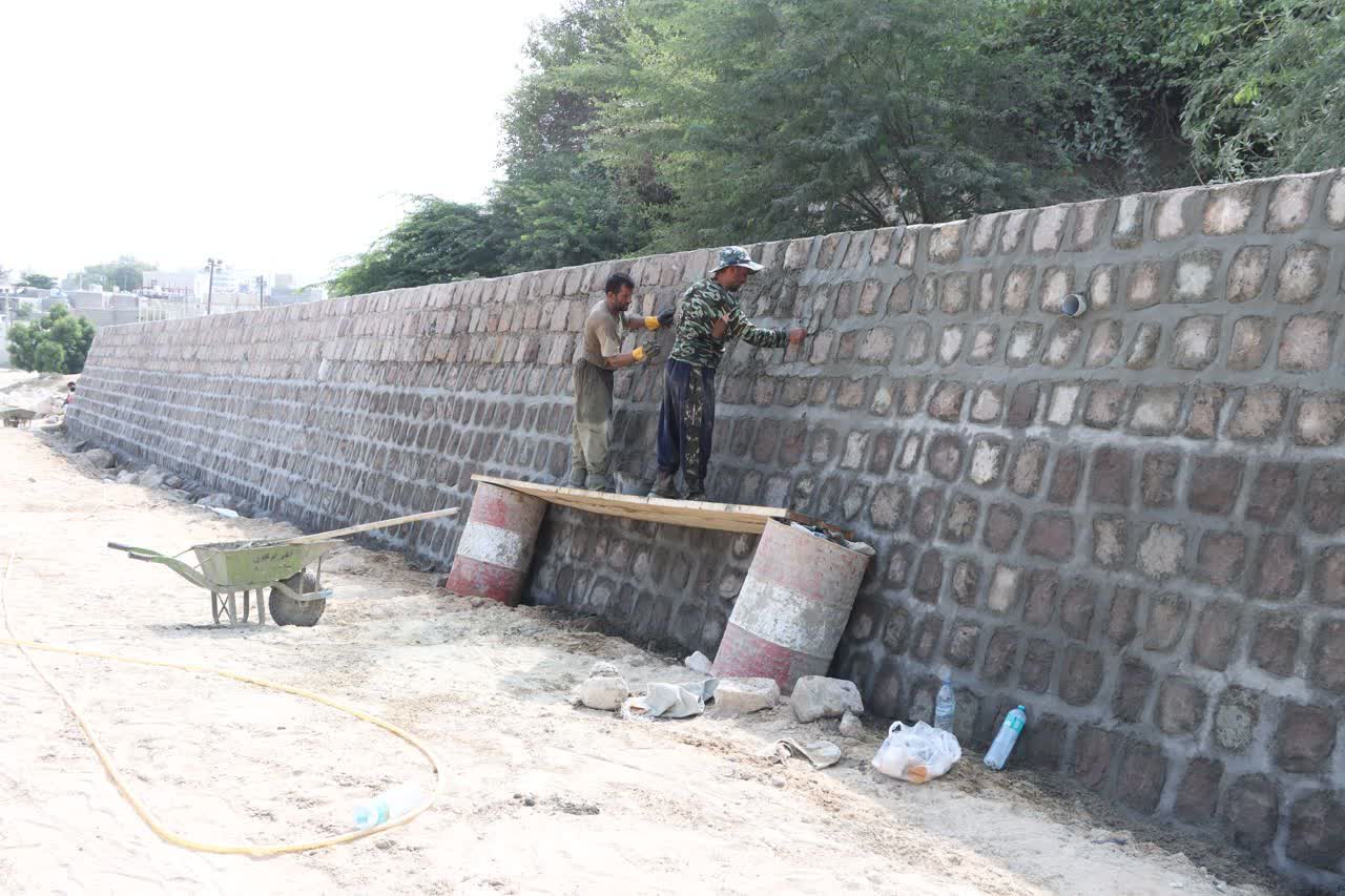 پیشرفت ۳۰ درصدی پروژه دیوار حائل آرامستان زیرانگی