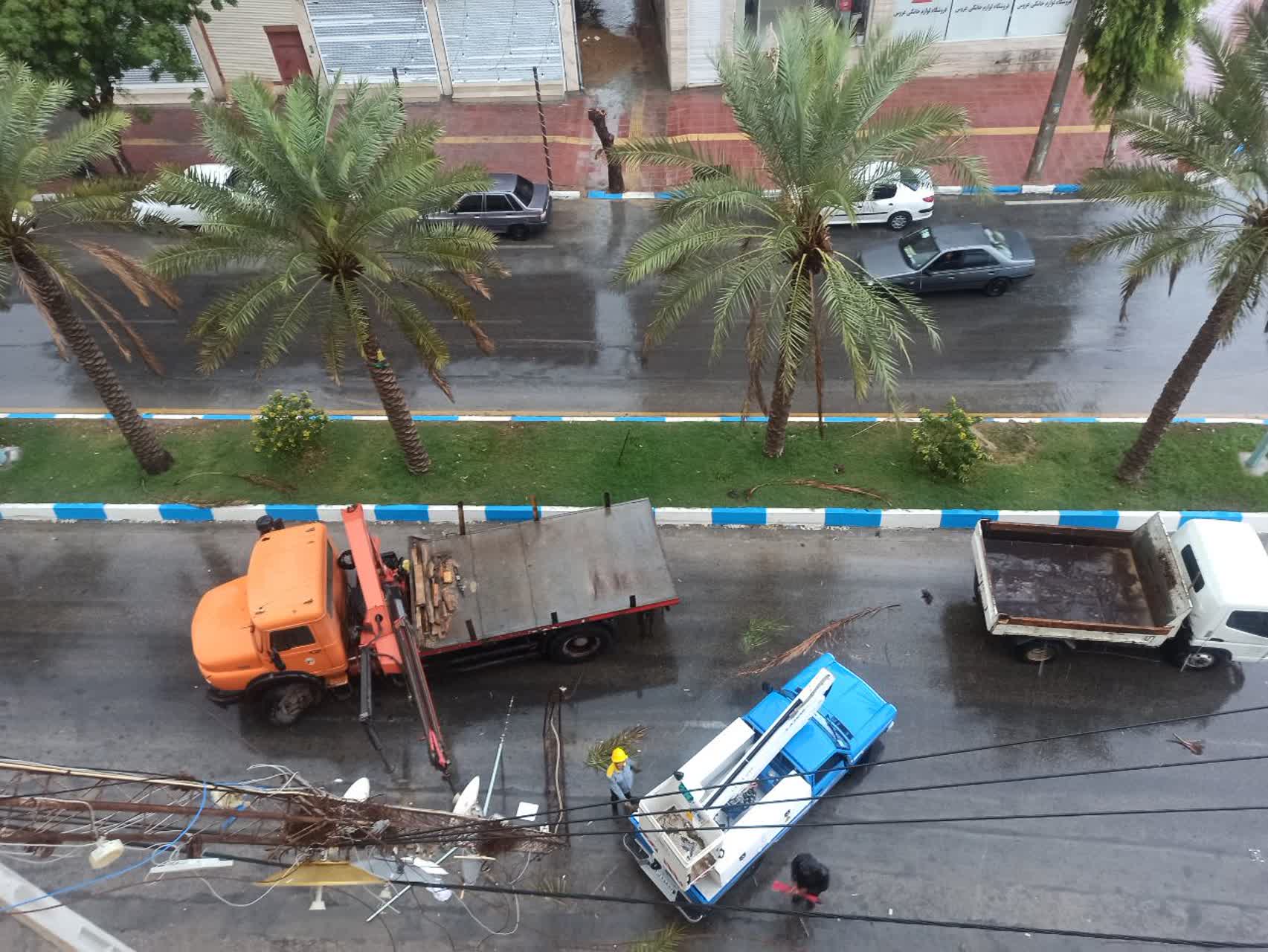 مخاطرات ناشی از بارش باران در محیط شهری قشم رفع خطر شد