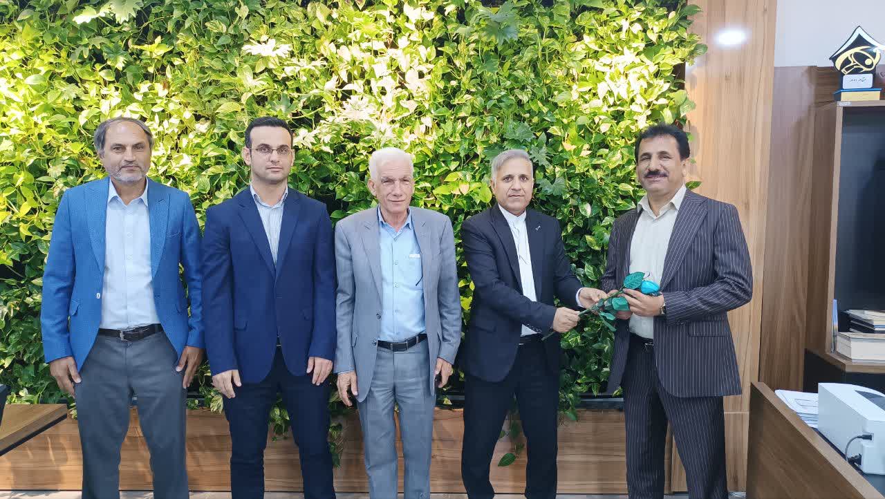 تقدیر دانشگاه علمی-کاربردی از شهردار قشم