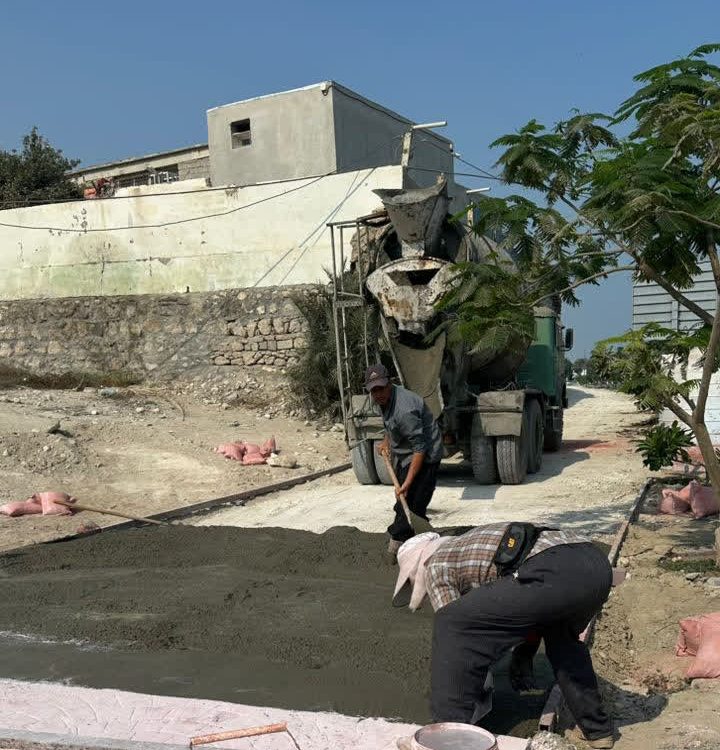 آغاز عملیات اجرای بتن دکوراتیو در بلوار خلیج فارس قشم